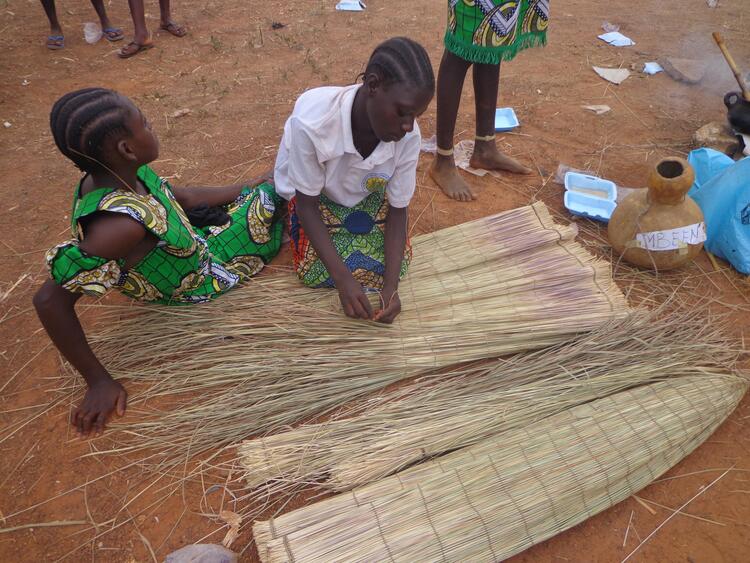 Weaving Local Umbralla Kuluk